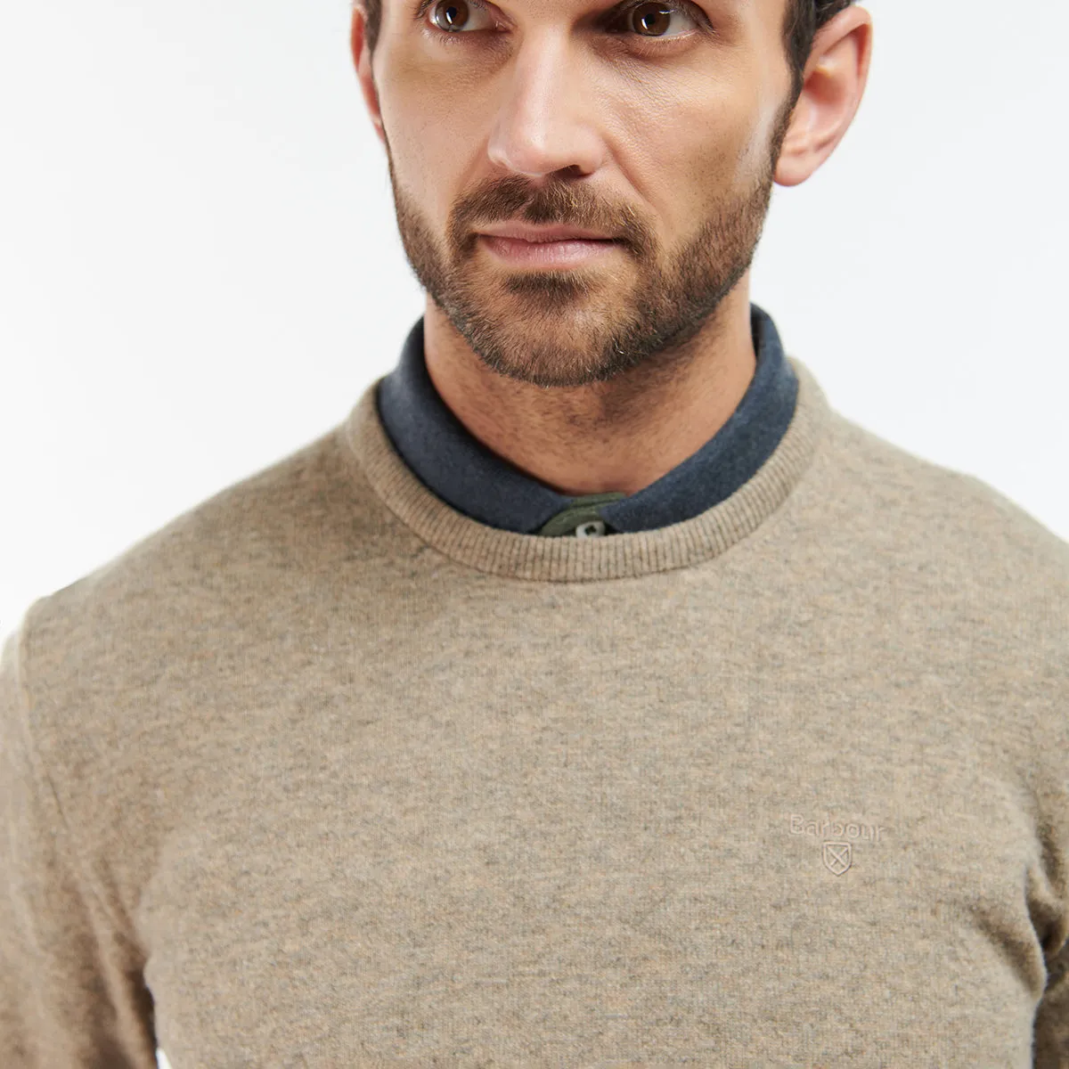 Barbour - Essential Lambswool Crew Neck Jumper in Fossil