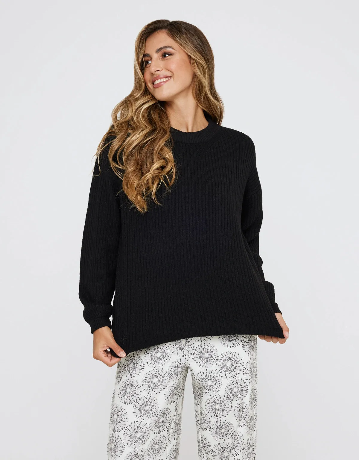 Black Basic Long Sleeve Sweater - Capibara