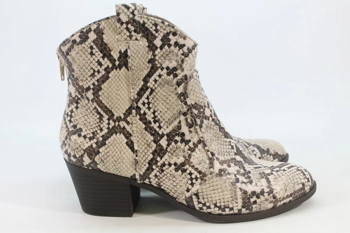 Style & Co. Myrenna Women's Natural Snake Boots 6M(ZAP12014)