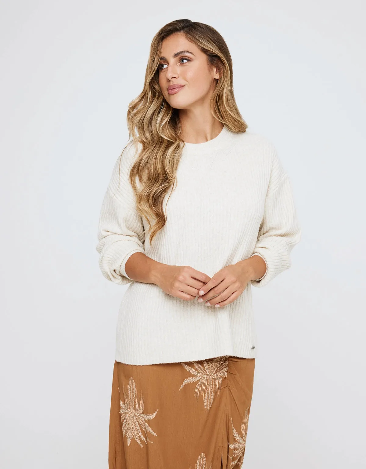 White Basic Long Sleeve Sweater - Capibara